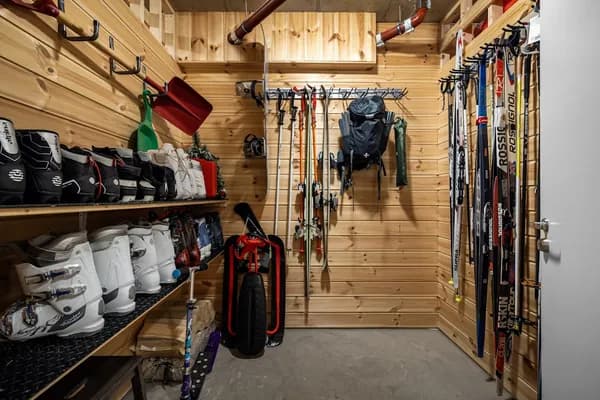 Choosing the Right Garage Storage Cabinets: A Practical Guide to Organization and Durability Cover
